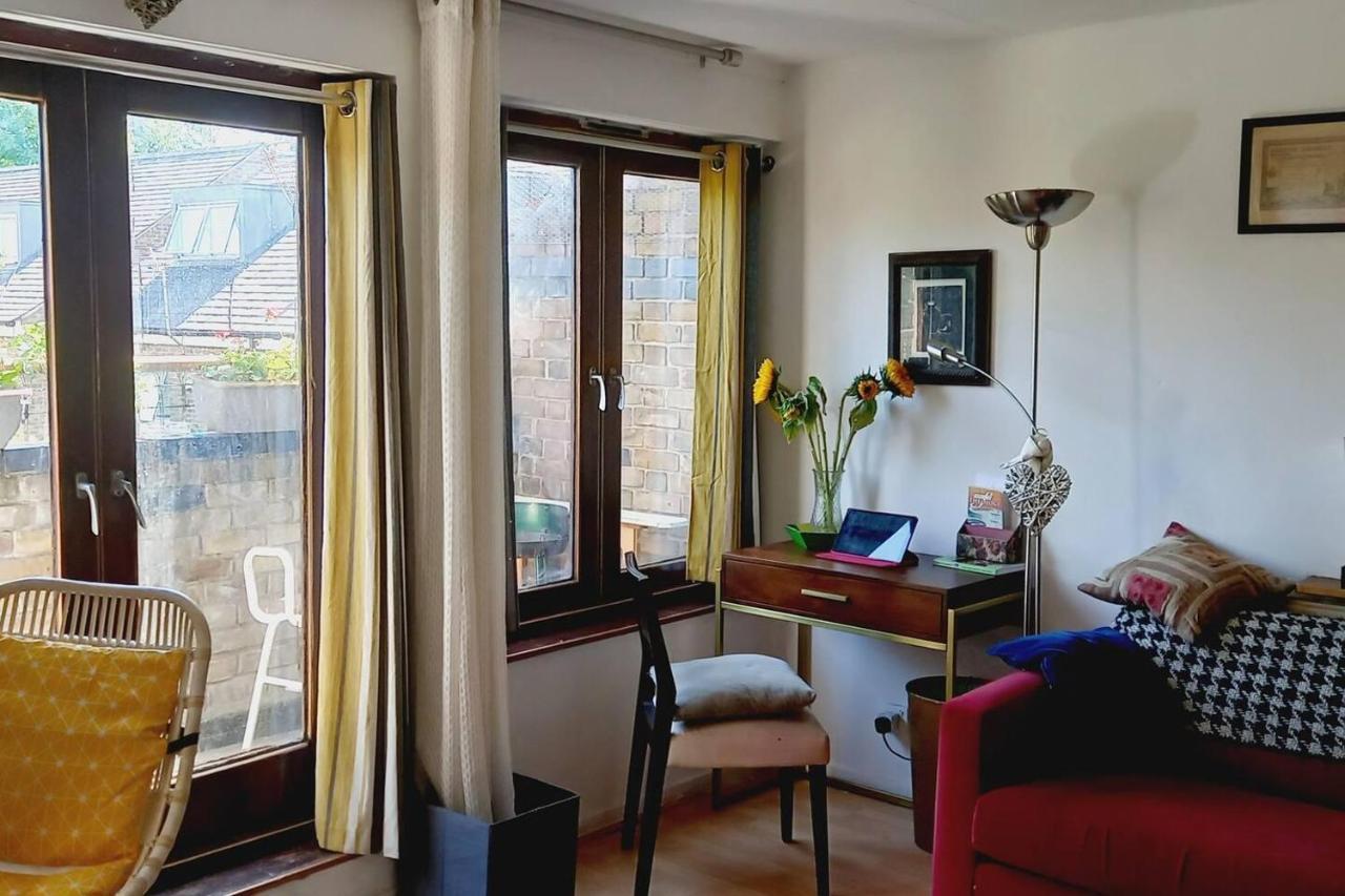 Lovely 2-bed In Battersea Londra